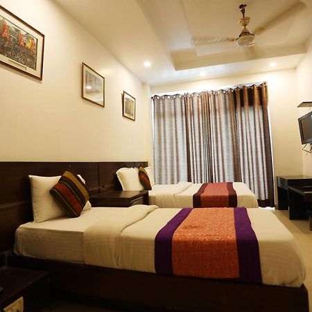 Hotel Maya 'New Delhi' Luaran gambar