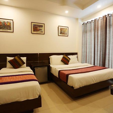 Hotel Maya 'New Delhi' Luaran gambar
