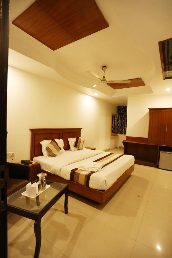 Hotel Maya 'New Delhi' Luaran gambar
