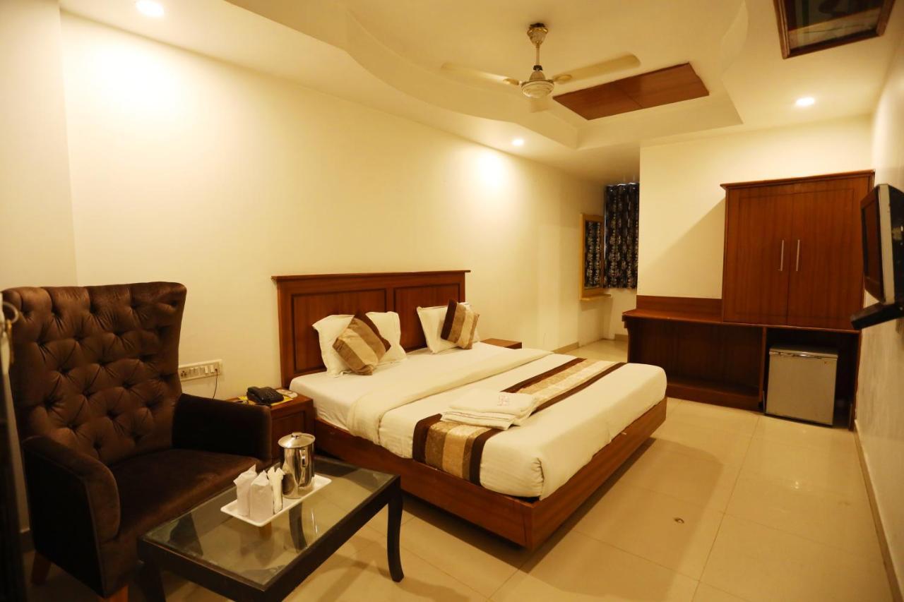 Hotel Maya 'New Delhi' Luaran gambar